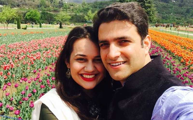 Read more about the article Why did the marriage of IAS toppers and power couple Tina Dabi and Athar Khan fail?