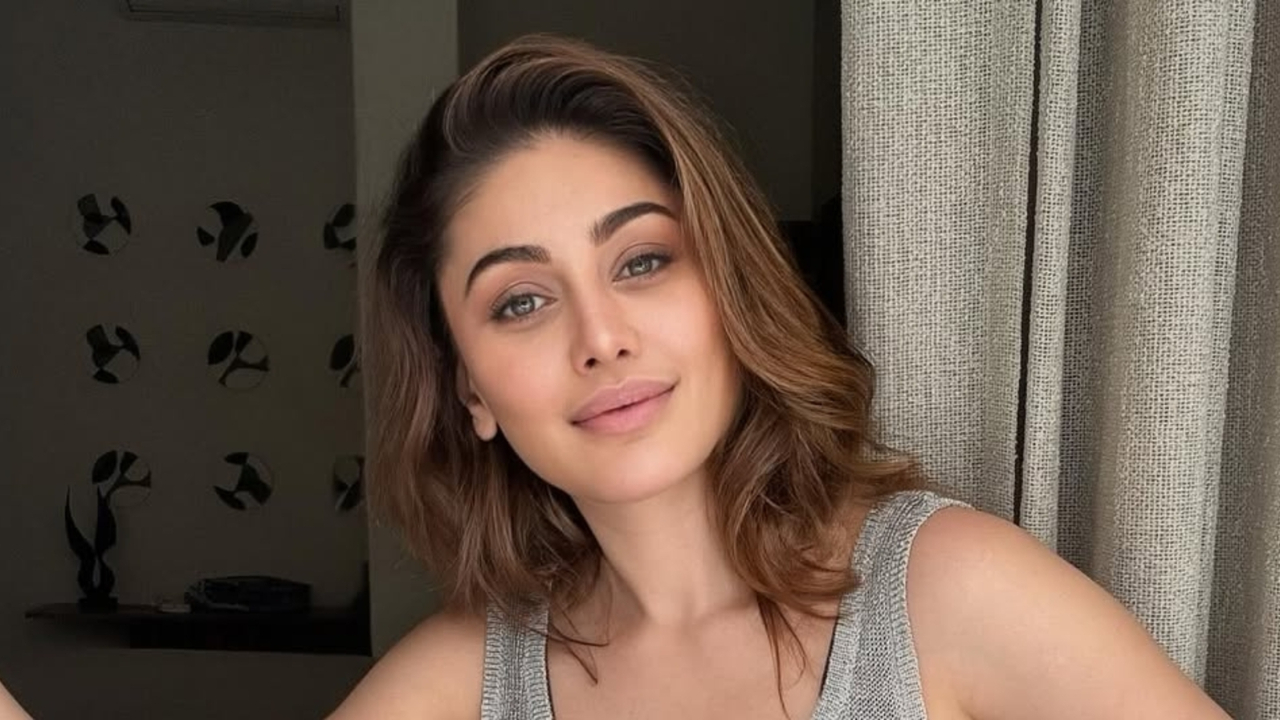 Read more about the article What killed Bollywood Starlet Shefali Jariwala?